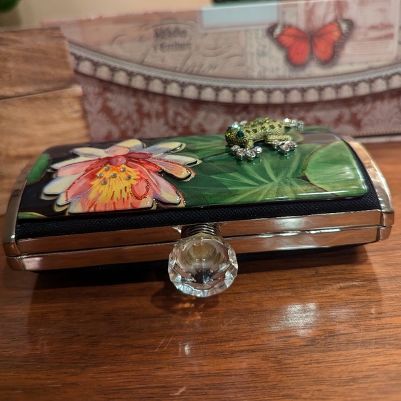 Debbie Brooks New York Swarovski Crystal Frog and Lily clutch - Picture 7 of 14